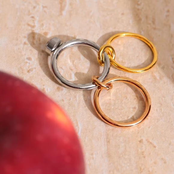 Trinity Style Interlocking Stainless Steel Ring ✨ - Picture 5 of 9